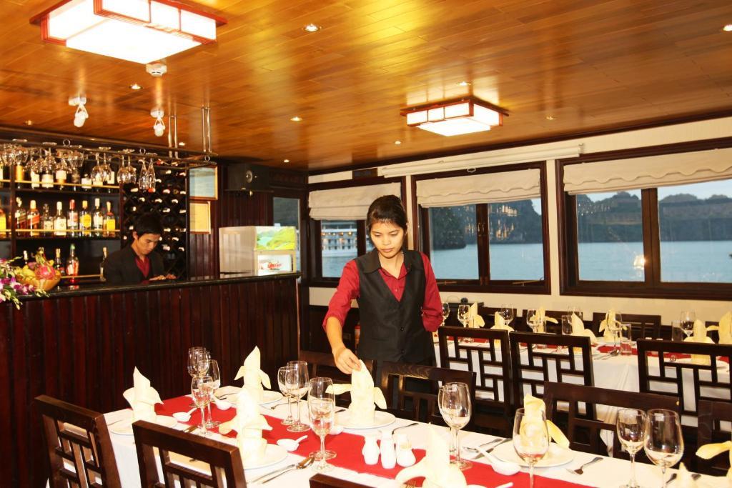 Garden Bay Premium Cruise Hotel Ha Long Exterior photo