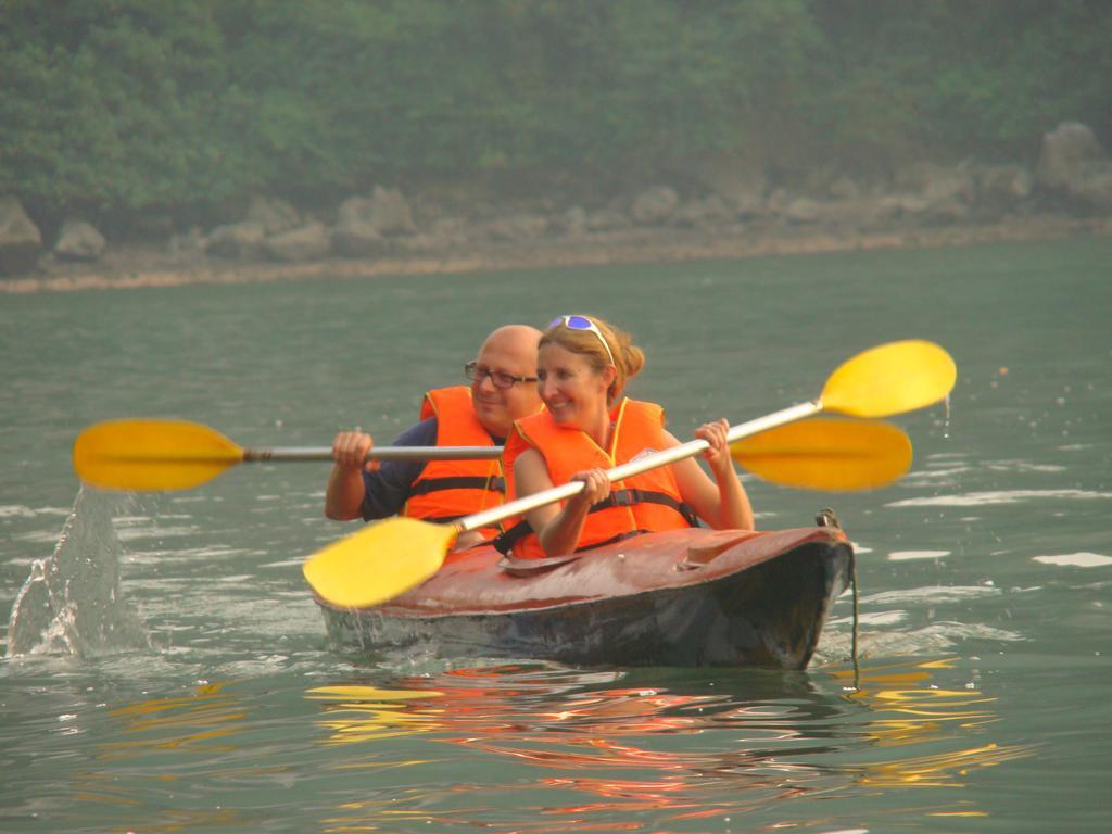 Garden Bay Premium Cruise Hotel Ha Long Exterior photo