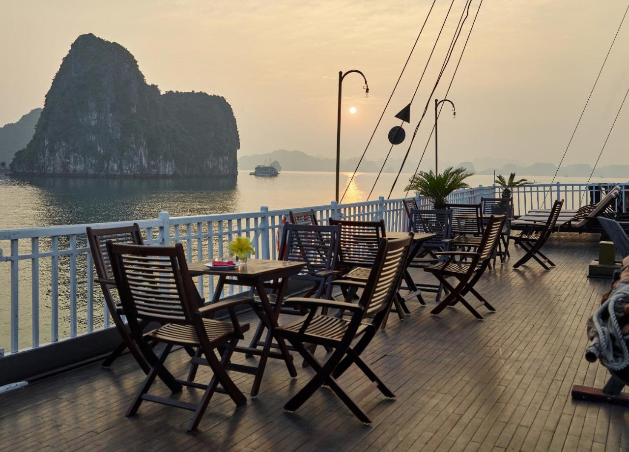 Garden Bay Premium Cruise Hotel Ha Long Exterior photo