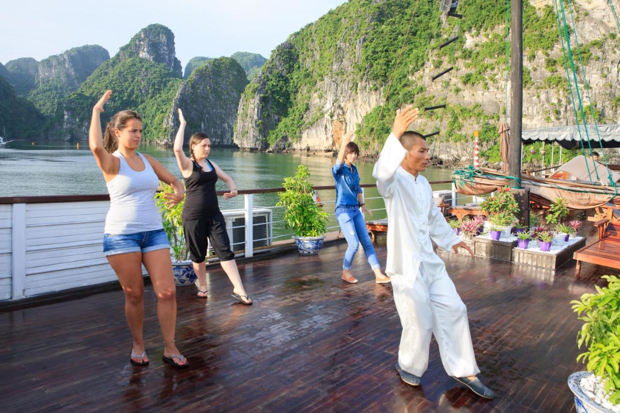 Garden Bay Premium Cruise Hotel Ha Long Exterior photo